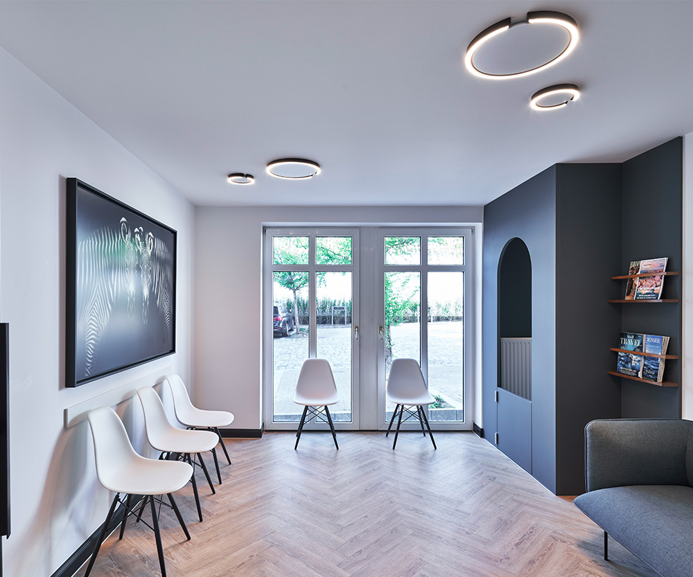 Plandent - Wartezimmer der Praxisklinik Ulmenhof Hamburg | plandent.de