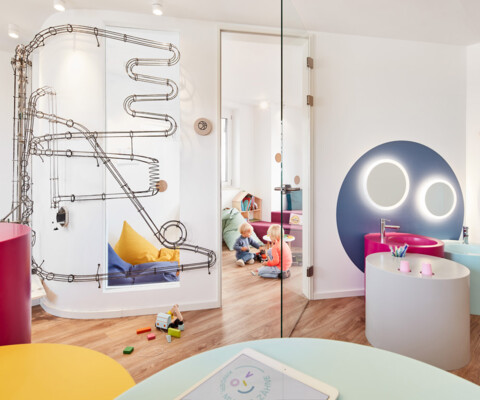 Das Wartezimmer der Kinderzahnarztpraxis Kinder, Mund & Zähne