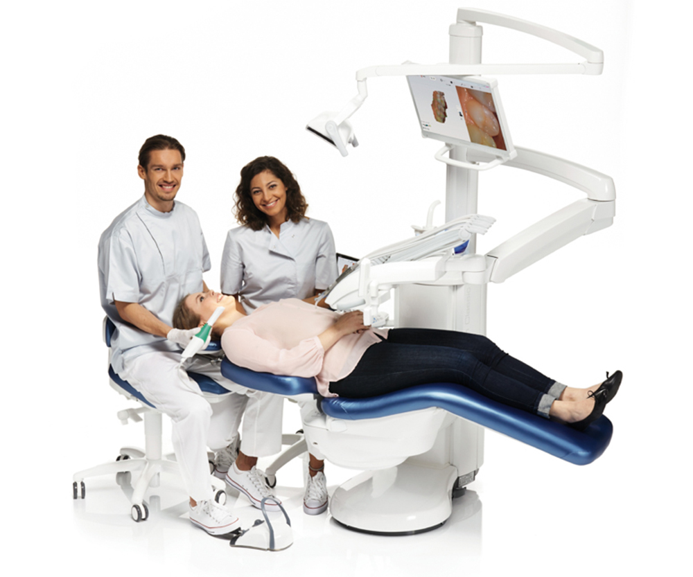 NWD - Planmeca Emeerald Intraoralscanner - einfache Bedienung mit einem schnurlosen Fußschalter in der Zahnarztpraxis | nwd.de