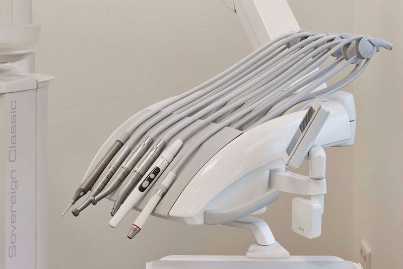 Planmeca Behandlungseinheit mit Schwingbügel in der Zahnarztpraxis Kohnke