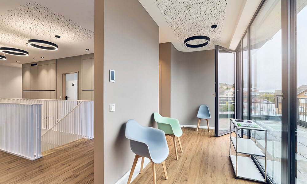 Wartebereich der Praxiklinik Kochel